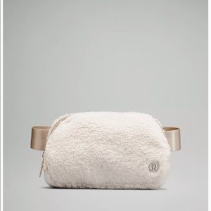 Everywhere Fleece Belt Bag